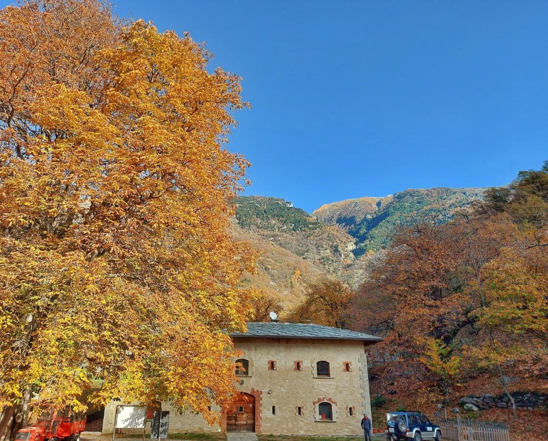 Forte Di Machaby Pansiyon Arnad Dış mekan fotoğraf