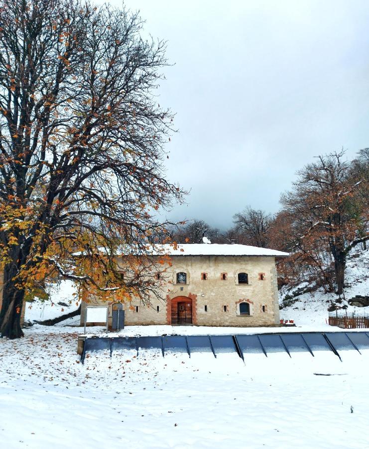 Forte Di Machaby Pansiyon Arnad Dış mekan fotoğraf